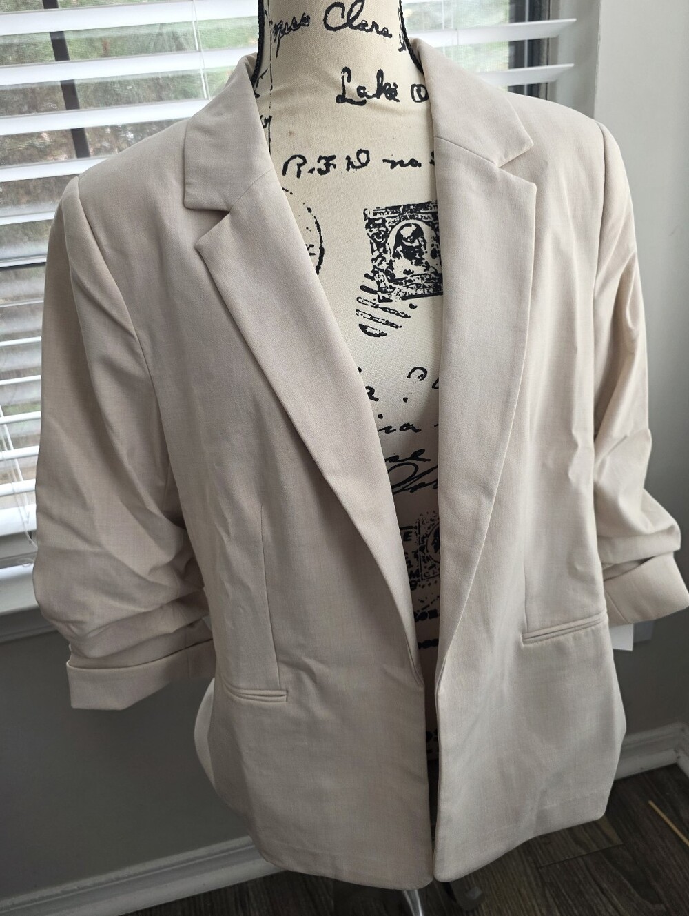 Banana Republic Women’s Relaxed Open-Front Blazer Jacket — Cream Size L NWT.